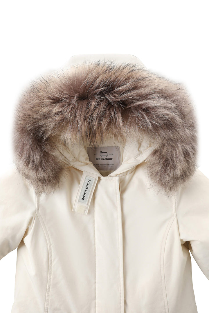 ViaMonte Shop | Woolrich kids giubbino Arctic Raccoon Parka bianco bambina in tessuto Ramar Cloth