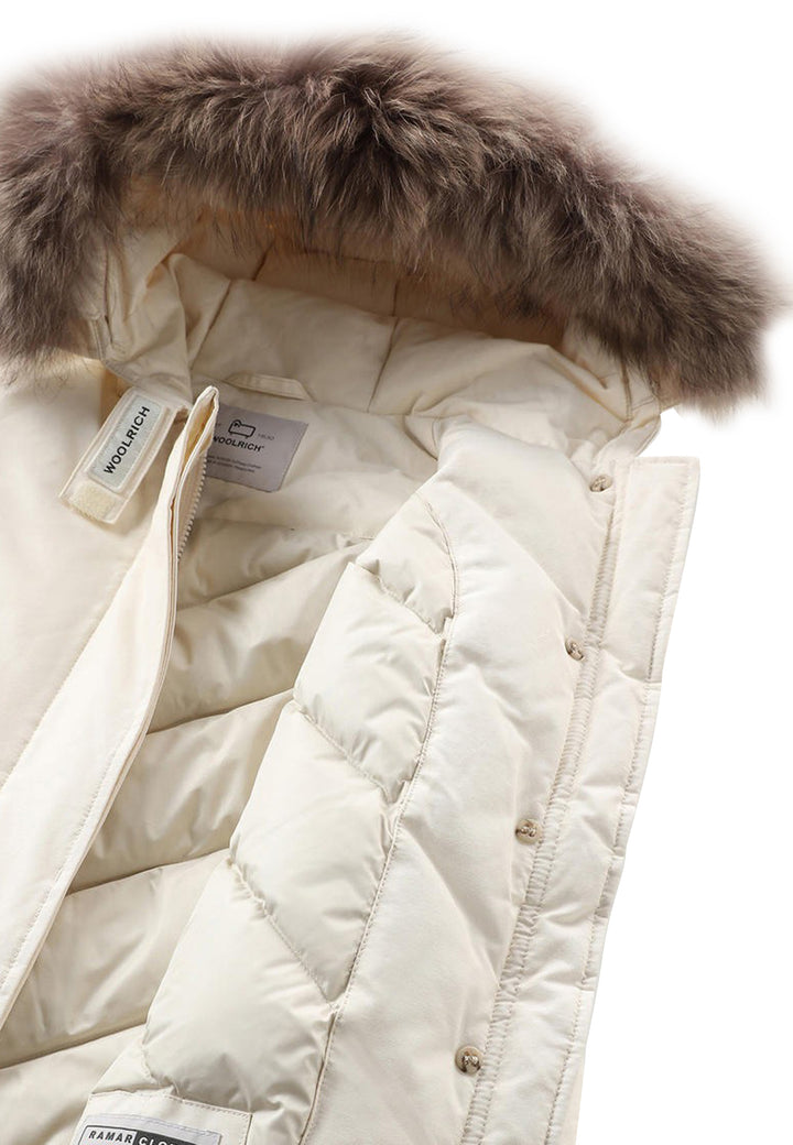 ViaMonte Shop | Woolrich kids giubbino Arctic Raccoon Parka bianco bambina in tessuto Ramar Cloth